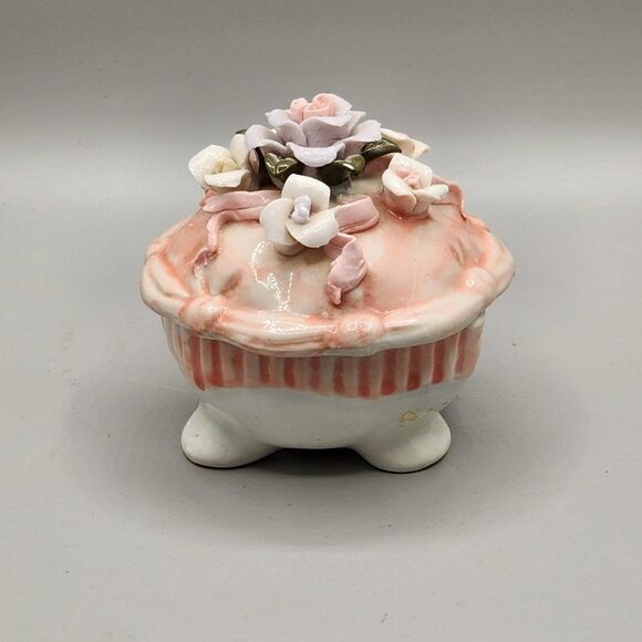 Vingage Ceramic 3D Floral Trinket Box Roses Pink White Footed Heart - Picture 1 of 8